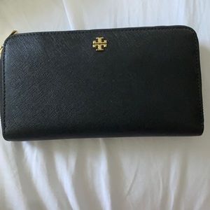 NWT AUTHENTIC BLACK TORY BURCH WALLET